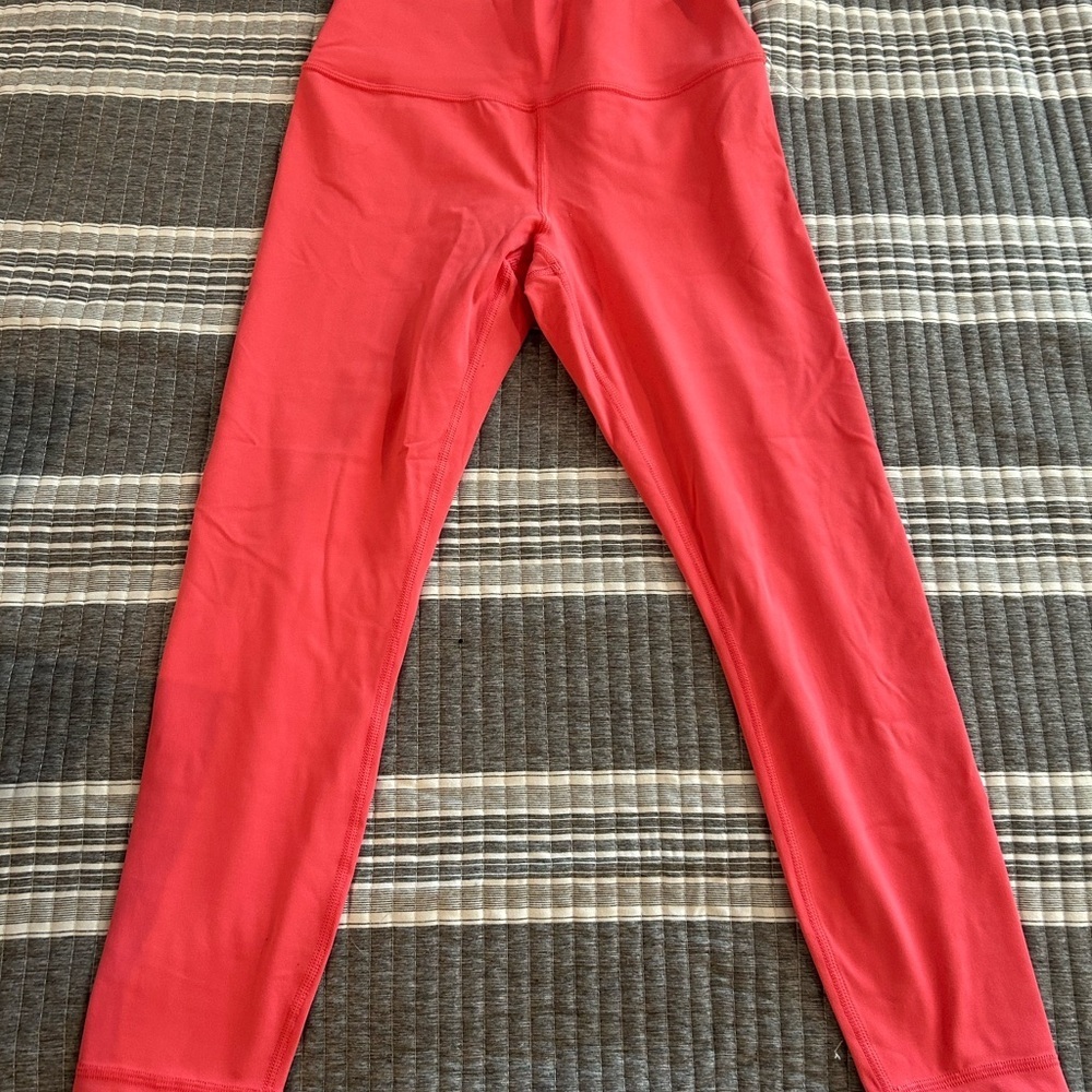 NWOT Athleta Coral Women’s Size Medium Leggings 7/8 length